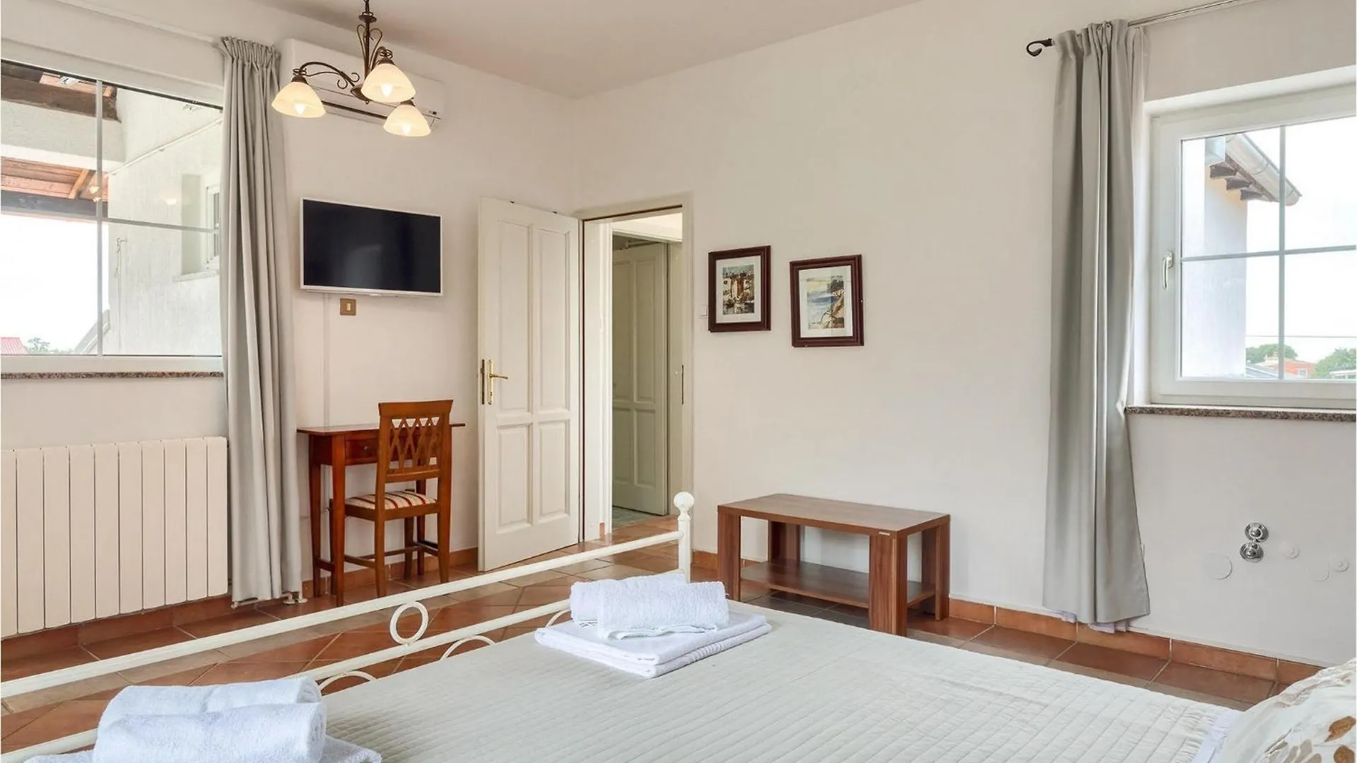 Feriehus Villa Basic Poreč