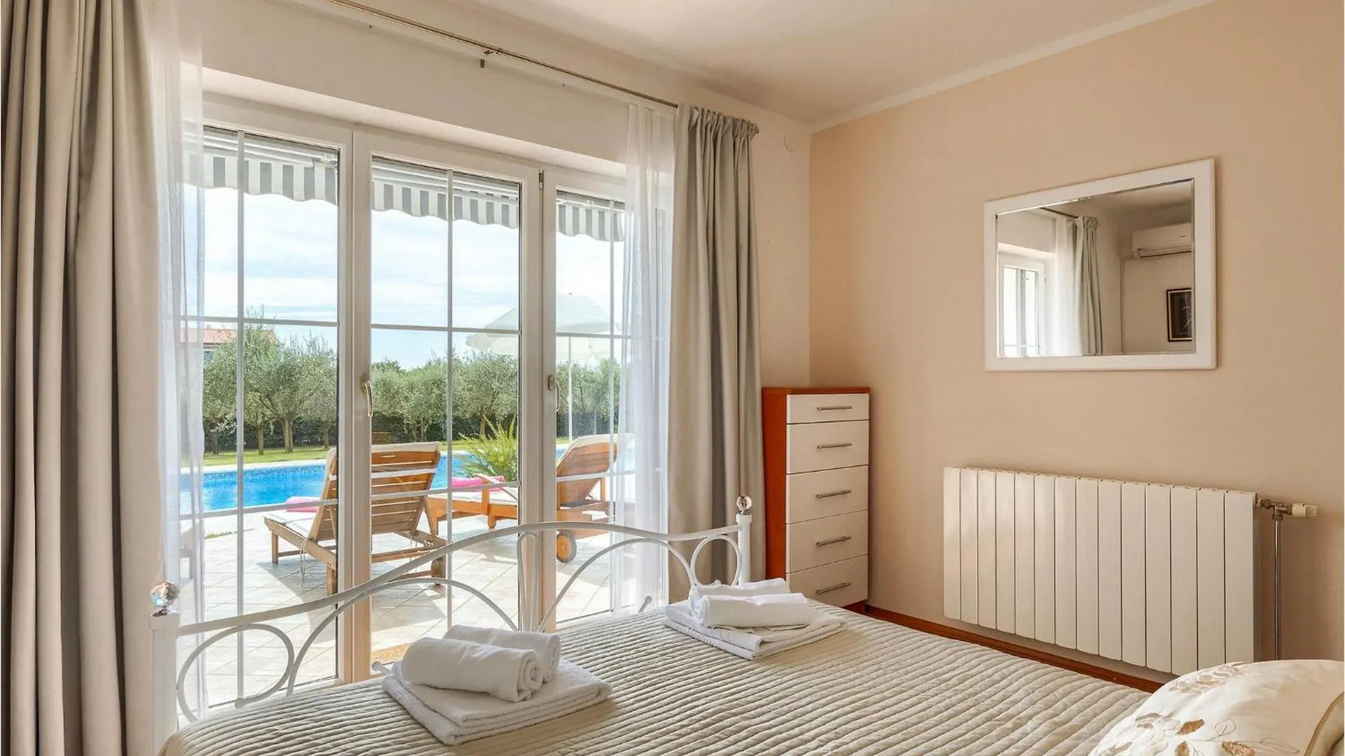 Feriehus Villa Basic Poreč
